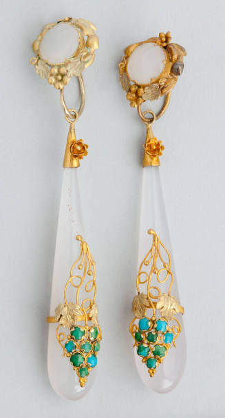Gold Filigree and Glass Earring