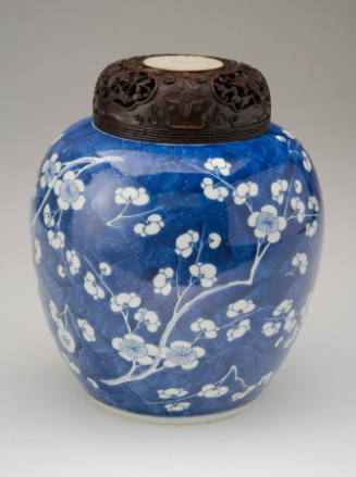 Jar with Plum Blossom and Cracked Ice Design (Blue-and-white ware)