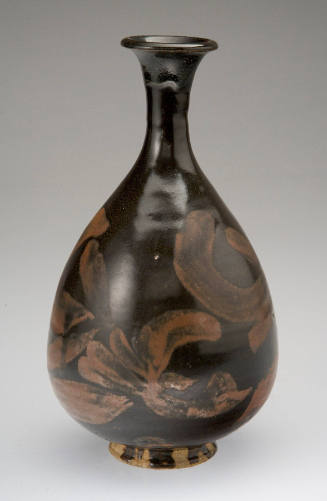 Pear-Shaped Bottle with Design of Two Stylized Birds in Flight (Northern blackware of Cizhou type)