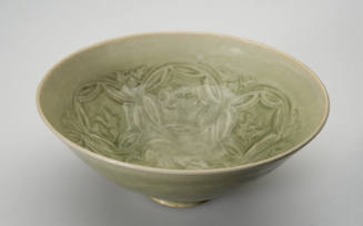 Medallion-Pattern Bowl with Design of Ducks, Lotus and a Pair of Fish (Yaozhou ware, "Northern Celadon")